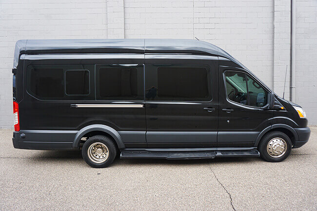 10 Passengers Ford Limo Van